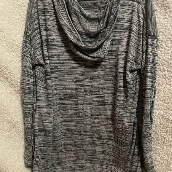 13BW.- Bench Aqueduct Cardigan Gray. Size St - Picture 2 of 2